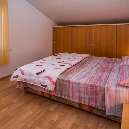 Apartment Sandra Krk Крк Екстер'єр фото