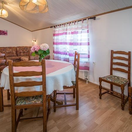 Apartment Sandra Krk Крк Екстер'єр фото