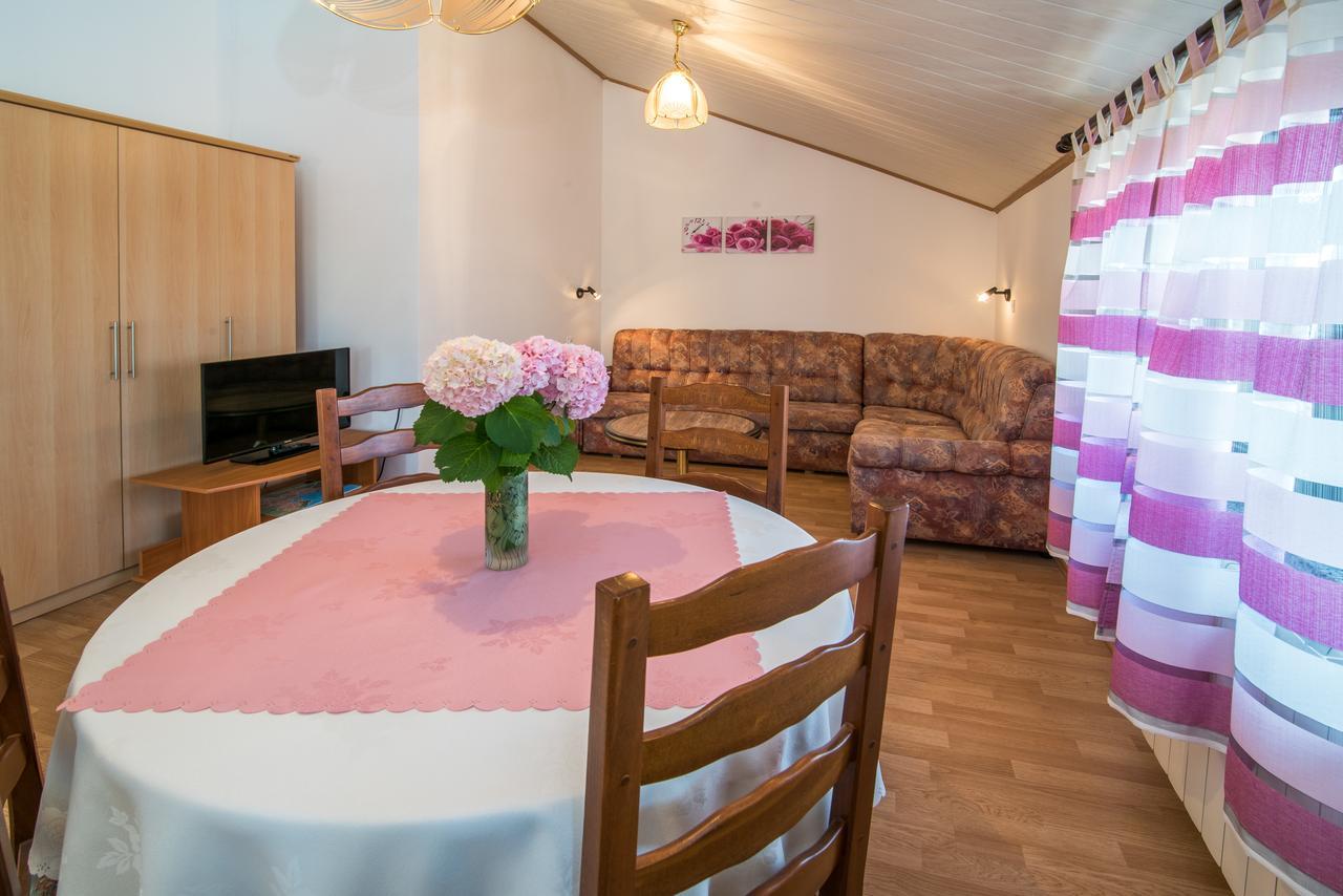 Apartment Sandra Krk Крк Екстер'єр фото