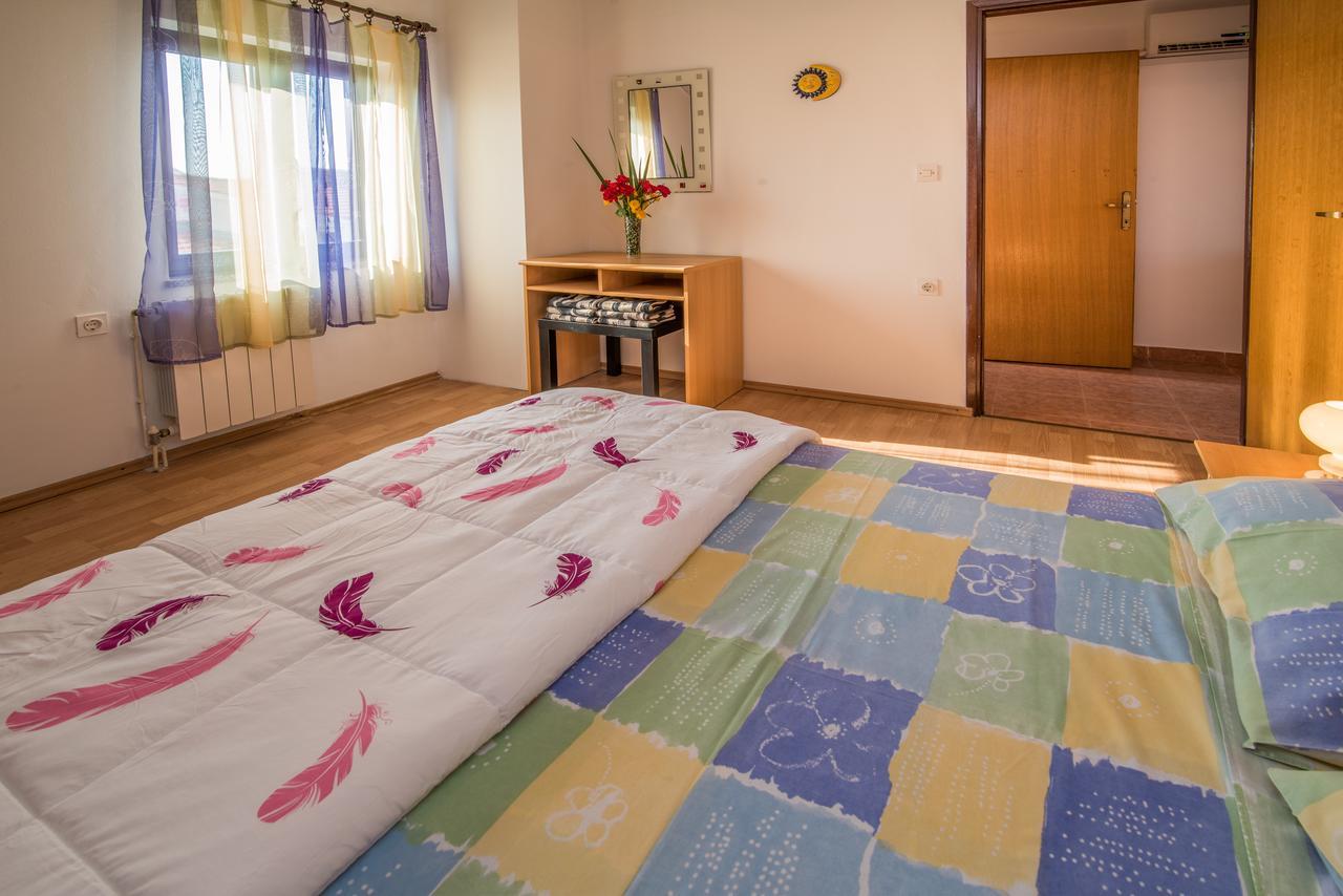 Apartment Sandra Krk Крк Екстер'єр фото