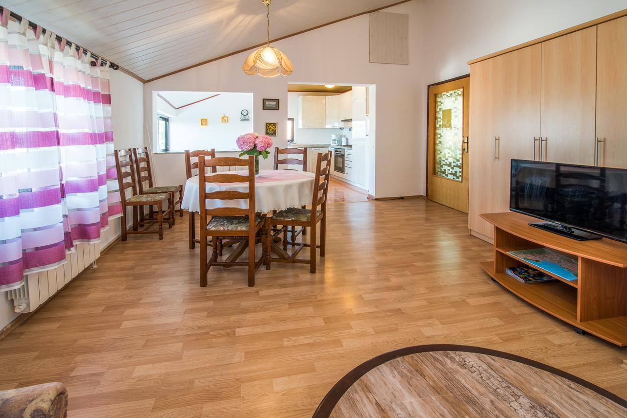 Apartment Sandra Krk Крк Екстер'єр фото